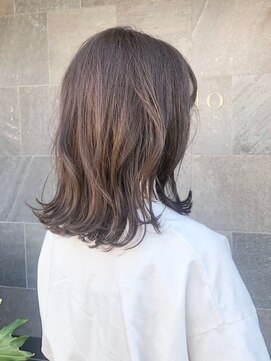 メゾン アヴァロ(Maison Avallo) 大人可愛いミディアムレイヤー