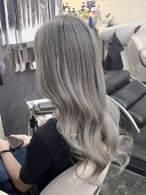 ヘアースタジオ ゴーゴー ヘアー(HAIR STUDIO GOGO HAIR) ホワイト×グレージュ