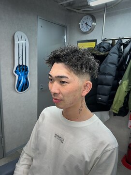 ダムディートウキョウ 心斎橋店(DAMDEE TOKYO) フェードカット　パリパーマ