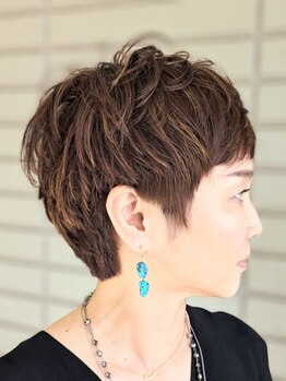 ビーウェーブ(B-wave)の写真/大人女性の綺麗をサポート◎白髪をカバーしながらクリーミーで柔らかい透明感のある旬の髪色を楽しめる♪