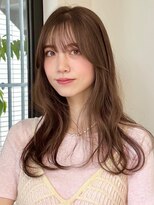 レイヤーカット×くすみベージュで透明感溢れるヘアー