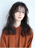 黒髪 顔周りカット ウェーブヘア 波巻きパーマ 艶髪 20代30代