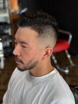 ウニカ デ メン(UN1CA de MEN)&nbsp;癖毛を活かしたミドルフェードスタイル