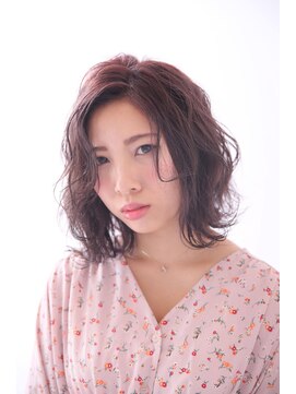 ソーホー ニューヨーク シズオカ(SOHO newyork SHIZUOKA) ラフな無造作ウェーブが大人かわいいミディ