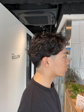 ザウィロー 神保町店(The WILLOW) 大人のメンズパーマ【メンズサロン The WILLOW 神保町店】