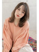 ミック 日暮里店(miq)&nbsp;外ハネカール×斜めバングアッシュヘーゼルベージュふわミディb1