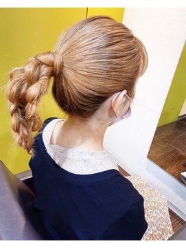 ヴィヴァーチェイルソーレ(VIVACE ilsole) 20代30代40代♪お呼ばれ大人かわいいポニーテール風三つ編み
