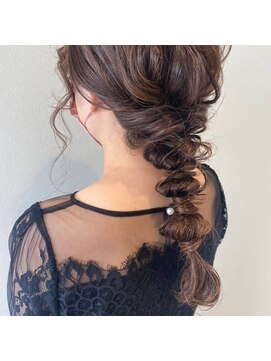 ヘアメイクアース 八潮店(HAIR & MAKE EARTH) 玉ねぎヘアの編みおろし