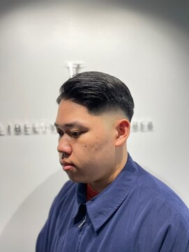 リバティシェアバーバー 銀座2nd(LIBERTY SHARE BARBER) スキンフェードコテパーマ濡れパンマッシュパーマ[銀座<理容室>]