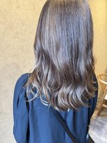 イロハ(iroh)&nbsp;タテムラブリーチ/白髪ぼかしハイライト/ロングヘア