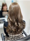 巻き髪 韓国ヘア オリーブベージュ アッシュオリーブ