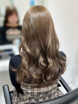 ランテルディ 渋谷(LANTERDIT)&nbsp;巻き髪 韓国ヘア オリーブベージュ アッシュオリーブ