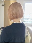 切りっぱなしボブ×ブリーチカラー×ベージュ