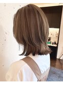 小顔イメチェン、ブルーグレージュカラーくびれレイヤーボブ