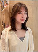 ミディアムレイヤー　くびれヘア　顔まわりカット　ベージュ