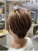 ショートヘア×極細ハイライトカラー