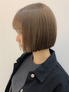 サンク 原宿 表参道(cinq) 切りっぱなしボブミルクティーベージュカラーショートボブ原宿