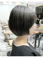 アフロート ルヴア(AFLOAT RUVUA)&nbsp;《岩田莉奈》地毛風縮毛矯正 ひし形ショートボブ 白髪染め 新宿