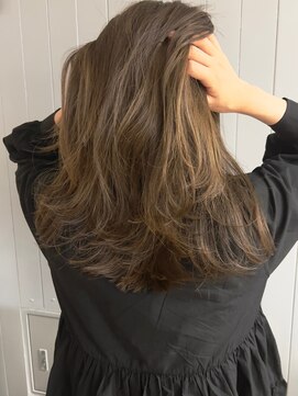 フリー(Free) 20代30代40代50代似合わせカットグレージュカラーツヤ髪スタイル