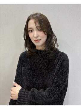 リヴナ(Livna) スモーキーカラーのミディアムレイヤー