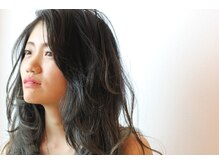 傷まない&艶が出るグレイカラー(白髪染め)でいつもと違う美髪に