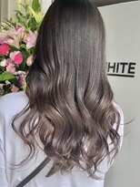 アンダーバーホワイト 広島 並木店(_WHITE)&nbsp;グレージュグラデーション/波巻きゆるウェーブ