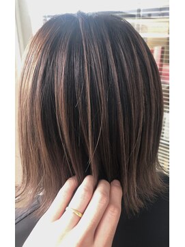 ランダ(LANDA.) バレイヤージュ×切りっぱなしボブ