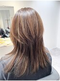 レイヤーカット/ハイライト/ベージュカラー