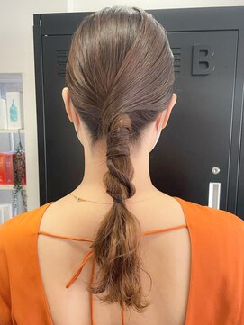 メロリッチ(MELLORICH) 甘さ控えめ タイトな編みおろしスタイル