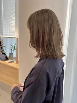 イノセントヘア(innocent.hair) くびレイヤーオリーブベージュレイヤーカットミディ