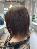 切りっぱなしボブ×フォギーベージュカラー