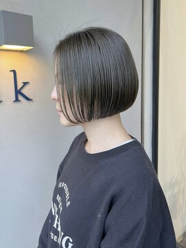 シズク(sizuk) ボブ × オリーブカラー