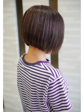 ムゥフ ヘアーアンドアイラッシュ(mouf hair&eyelash) 【50代】前下がりボブ × ラベンダーハイライト白髪ぼかしカラー