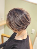 ミル バイ インスヘアー(MIRU by INCE HAIR) 白髪ぼかしハイライト(グレージュ系)×大人ショート【TAKASHI】