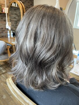 フィル(fil) ペールシルバーボブ