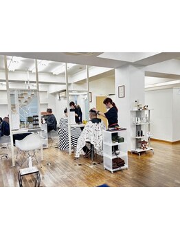 老若男女、幅広い年齢層から支持されるアットホームなサロン♪一人一人に合わせたスタイルをご提案！