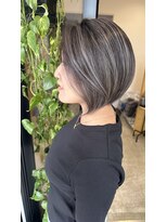 ハイク(HYKE)&nbsp;白髪ボカシハイライト/ショート/前下がりボブ