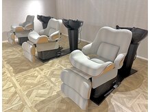 シヨン(ciyon.)の雰囲気（フルフラットの負担の少ないシャンプー台）