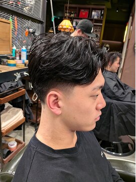 フォーコーナーズカットショップスリーセント 栄(FourCornersCutShop 3/cent) 【テーパーフェード×ラフカール】