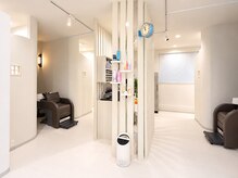 ノート 筑波みらい平(note.)の雰囲気（「白を基調とした清潔感のある半個室空間」）