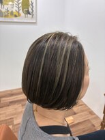 エン(en.) 大人の艶髪ハイライト×丸みショートボブ