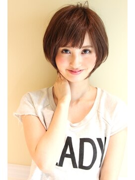 レウナ 外苑前(Reuna) 大人可愛いショートボブ　黒髪アッシュ　20代３０代