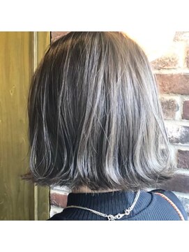 ロイジー(roijir) 表参道roijir　切りっぱなしボブ×オリーブアッシュ