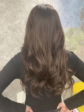 コハククゲヌマ(COHAQ KUGENUMA) 大人セミロングヘア。