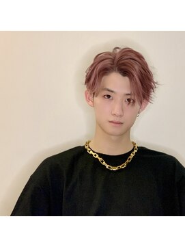 リヴィ(LiVi) 韓国風センターパート×ピンクアッシュ