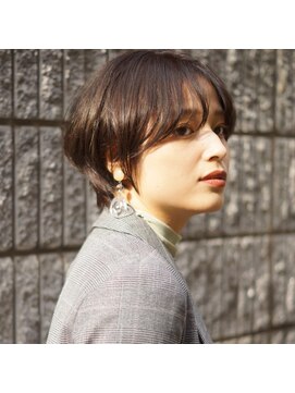 アトリエ フェム(atelier.fem) 流しバングのショートマッシュ