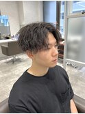 センターパート 無造作に動くツイストスパイラル
