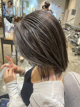 ノラギンザユー(NORA GINZA/U) 筋感のある細めハイライト外国人風オフィスで浮かないハイライト