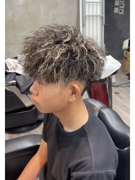 ダズルヘアーエイチ(DAZZLE hair H) マッシュベース×ツイストスパイラルパーマ×金メッシ