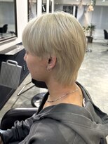 イリ 梅田(ili) ホワイトベージュ×王道ナチュラルマッシュウルフ